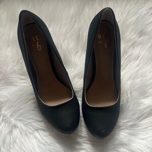 Black Mix No. 6 pumps.